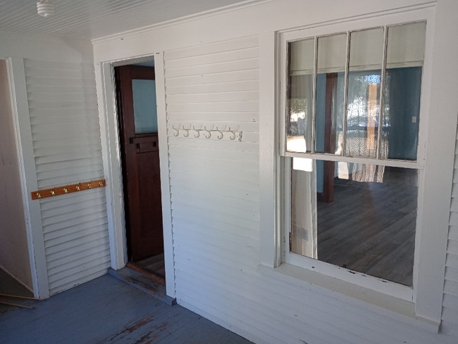 Photo - 19 5th Ave NW