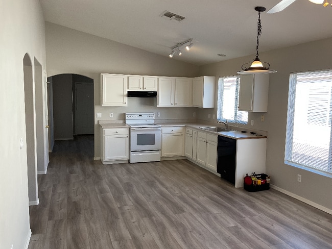 Photo - 13001 N Cesar Chavez Dr