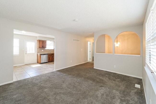 Photo - 101 E Pacific Dr