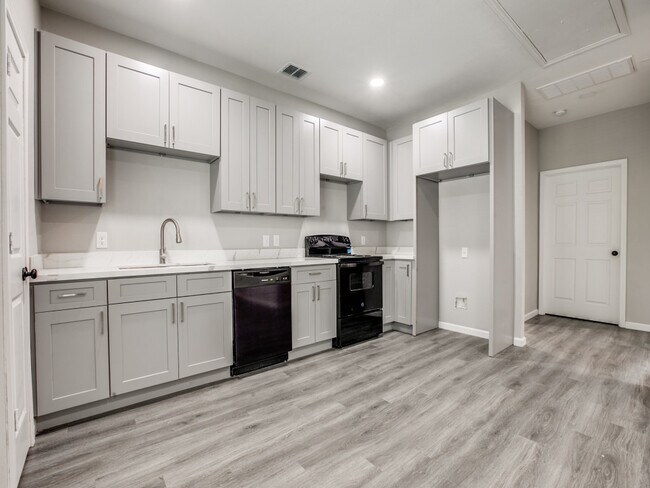 Photo - 2910 S Laredo St