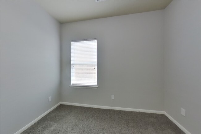 Photo - 2122 Hackberry Bank Ln