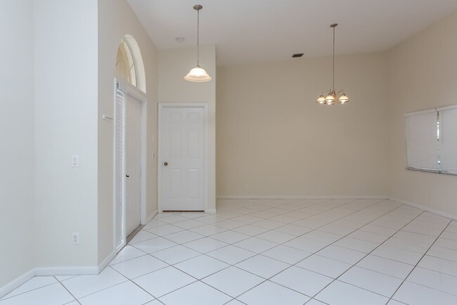Photo - 1200 Columbine Pl