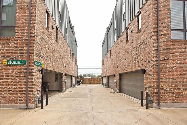 Photo - 1405 Bronson Ct