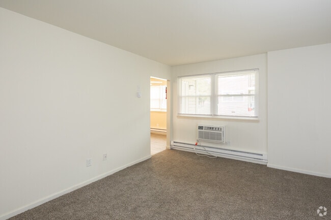 1BR, 1BA - 640SF - Carriage Place Apartments