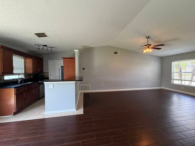 Photo - 111 Newham Way
