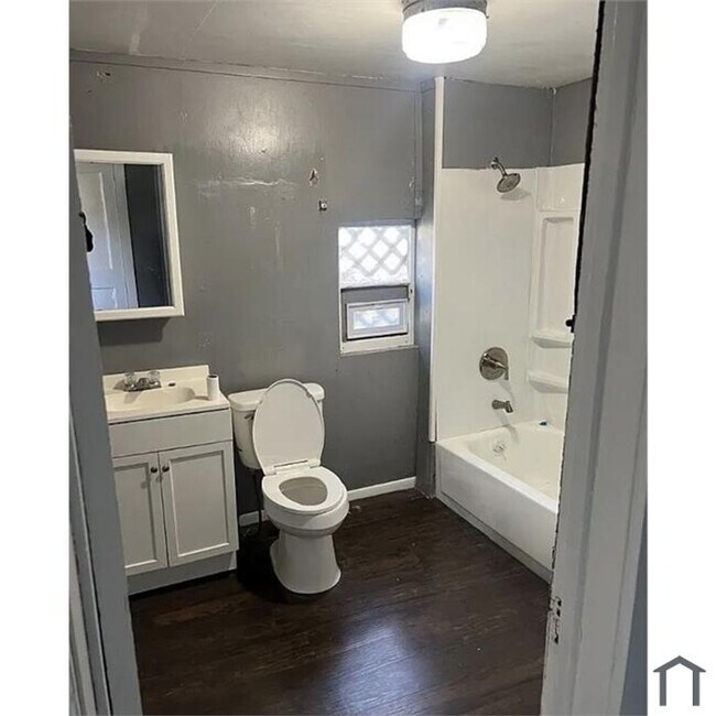 Photo - 7612 Colgate Ave