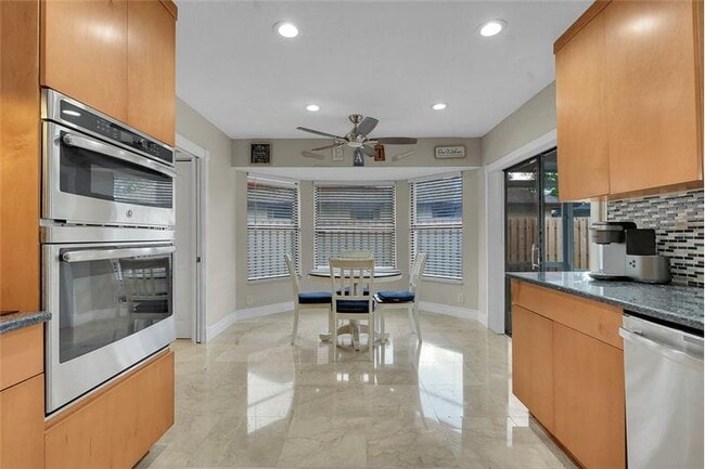 Photo - 614 Azure Ave