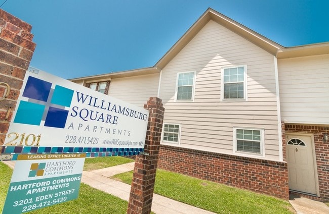 Williamsburg Square Apartments in Pascagoula, MS