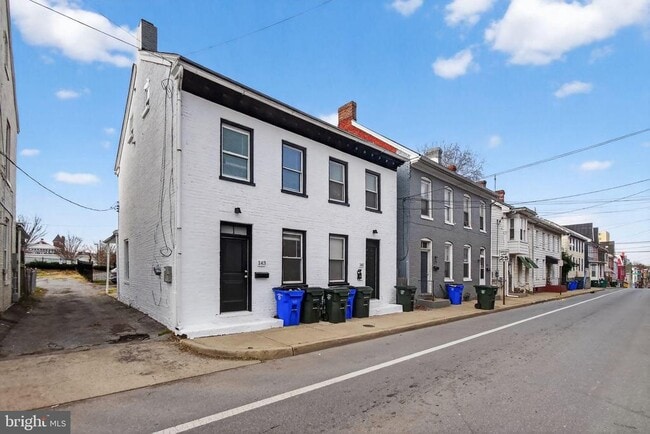 Building Photo - 141 S Locust St