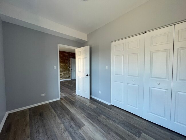 Photo - 3945 W Division St