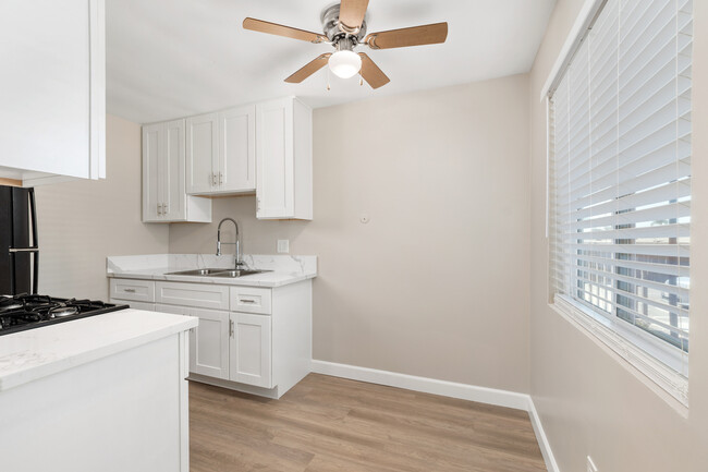 Plan B, 2 Bed / 1 Bath, 738 Sq. Ft. - Dining Area - NC18 Apartments