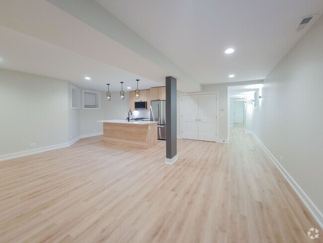 Building Photo - 847 W Wellington Ave Unit 3 Rental