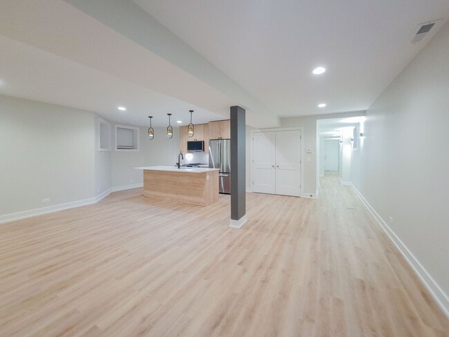 Photo - 847 W Wellington Ave Apartments Unit 3