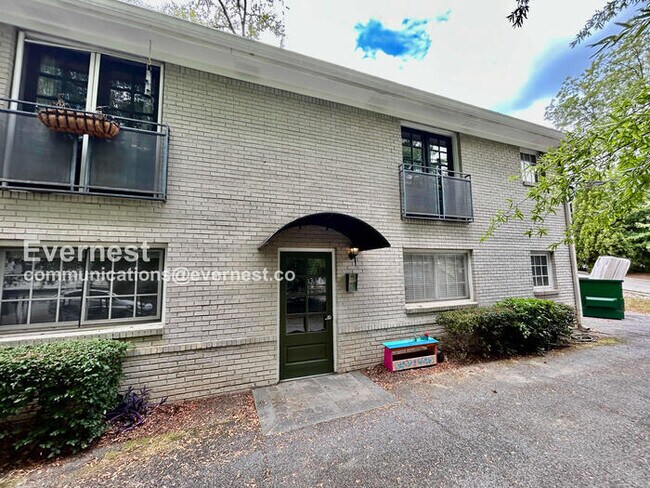 Building Photo - 798 St Charles Ave NE Unit APT 10