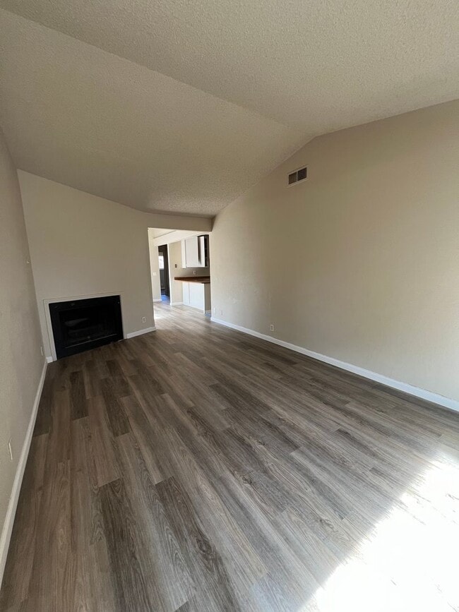 Photo - 6320 Lignos 5505-07 Missie Unidad 5505