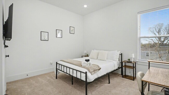 Building Photo - 2802 Tierwester St