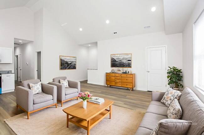 Photo - "Spacious 3-Bed, 2-Bath Urban Retreat on Winthrop Ave – Perfect for Comfortable Living!" Unit B