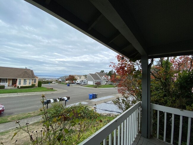 Photo - 3 Bedroom 2.5 Bath in North East Tacoma
