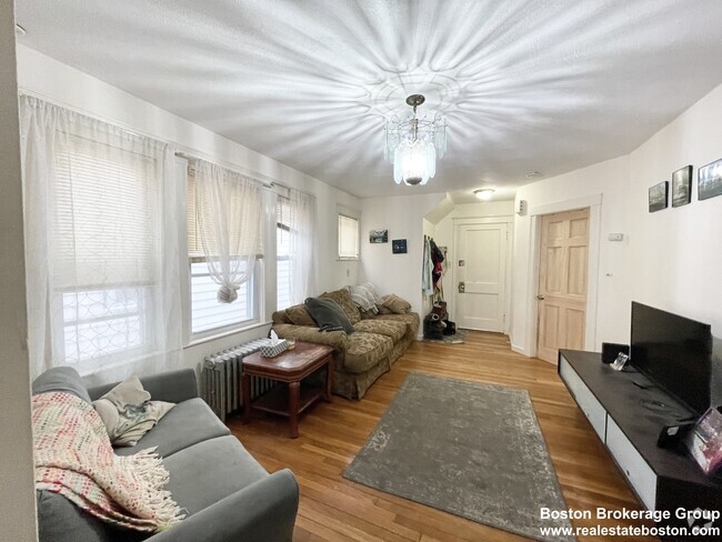 Building Photo - 11 Romsey St Unit 1 Rental