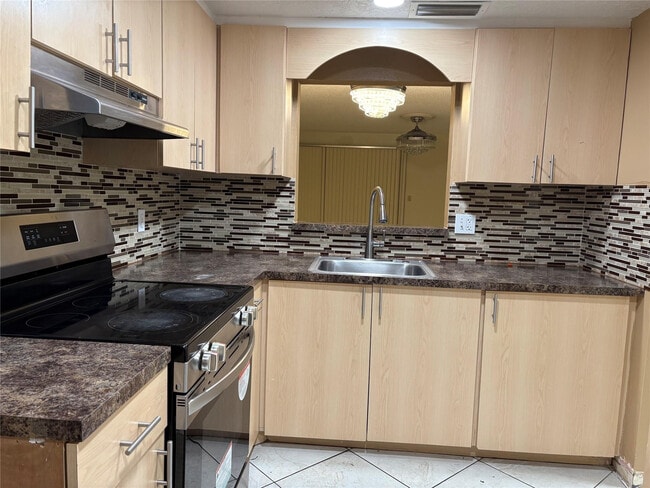 Photo - 2831 Pierce St Unidad 100