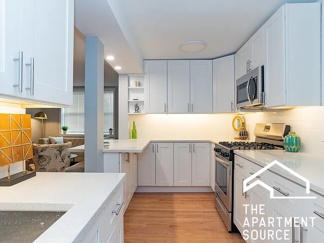 3729 N Clifton Ave Unit 1R