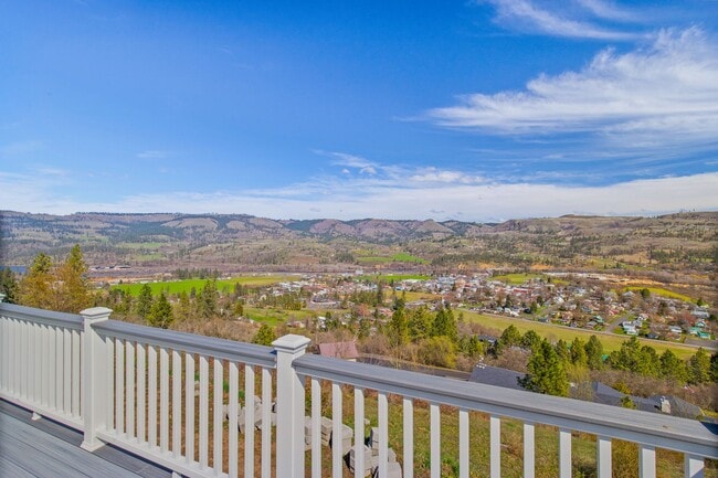 Photo - Stunning Kamiah House with Breathtaking Views