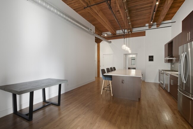 Photo - 525 W Superior St Unit 43