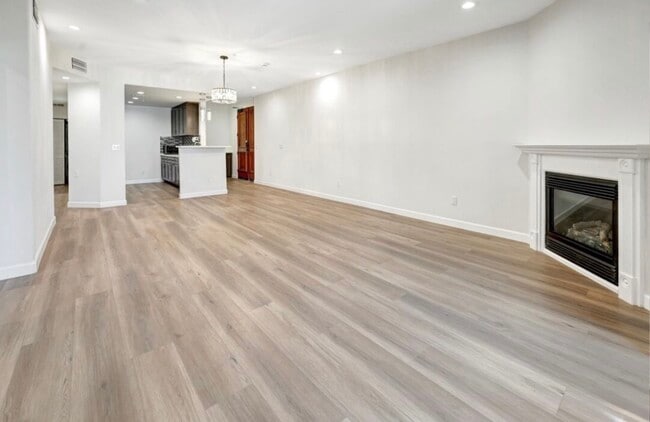 Photo - 5132 W Maplewood Ave Unit 202