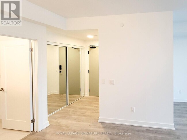 Photo - 5105 Hurontario St Unité 712