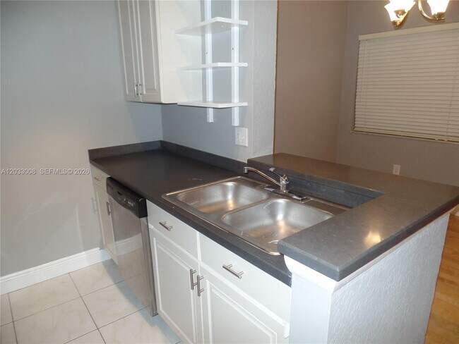 Photo - 2871 N Oakland Forest Dr Unidad 308