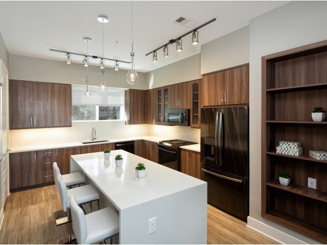 Photo - AMLI South Shore