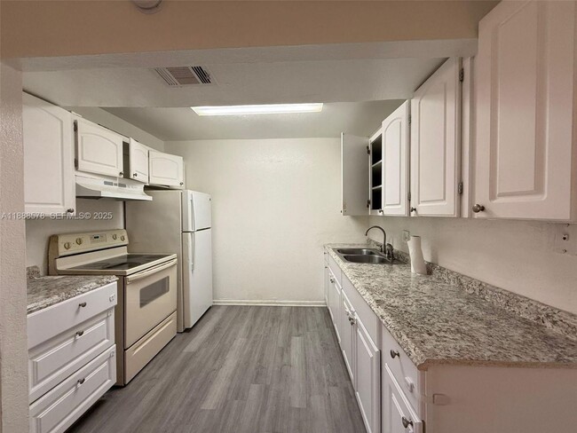 Photo - 5970 NW 28th St