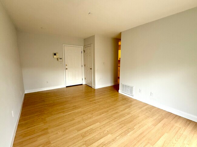 Photo - 111 W 8th St Unit Q3