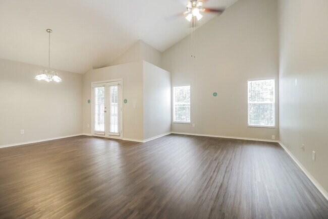 766 Meadowside Ct
