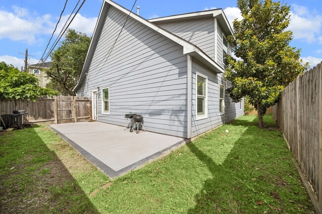 Photo - 3506 Garrow St