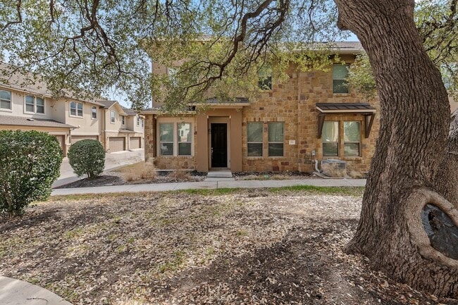 Building Photo - 13800 Lyndhurst St Unit 211