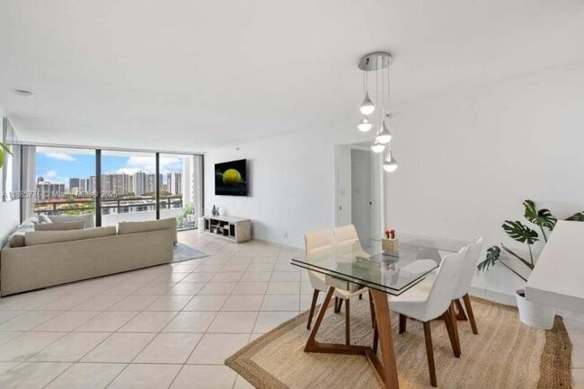 Photo - 2 bedroom in Aventura FL 33180