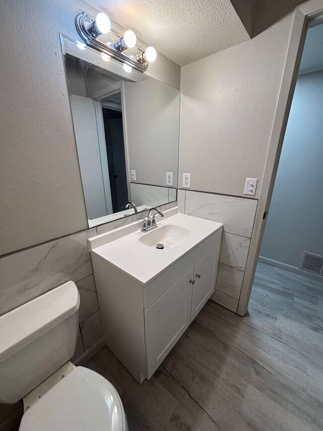 Photo - 406 N Main St