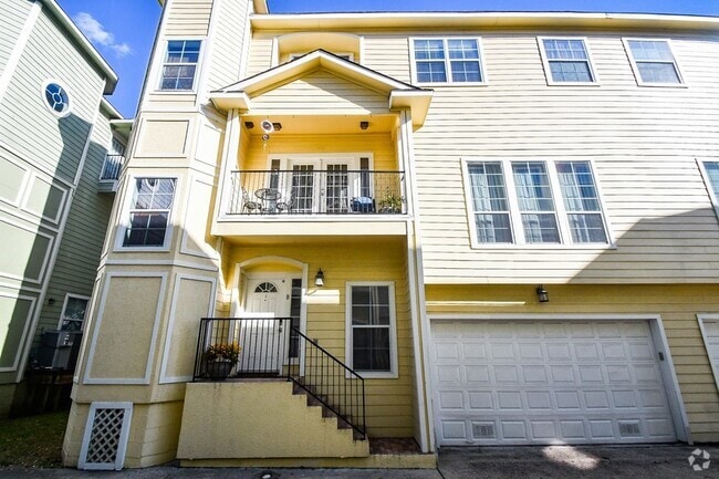 Building Photo - 1129 W 15th 1/2 St Rental