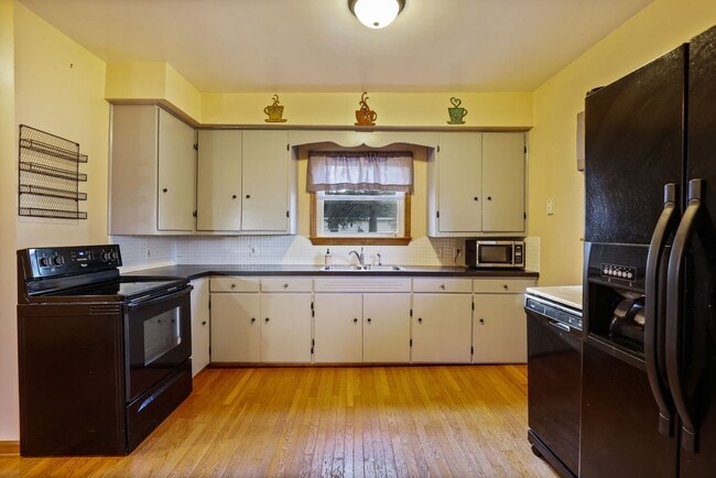 Photo - Charming 2 Bedroom Home with Pole Barn Gar...