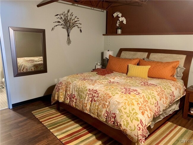 Building Photo - 520 Seneca St