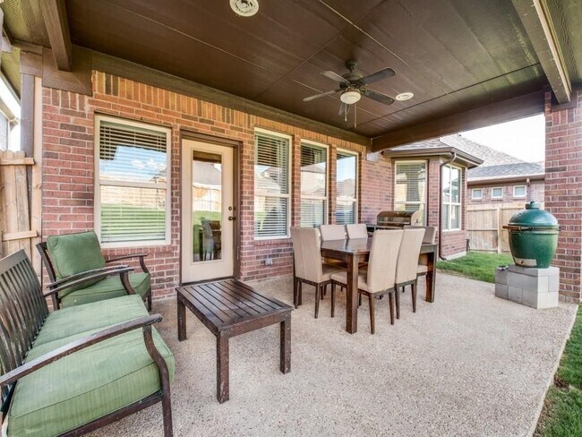 Backyard patio has in-ceiling speakers and TV hookup! - 905 Brendan Dr