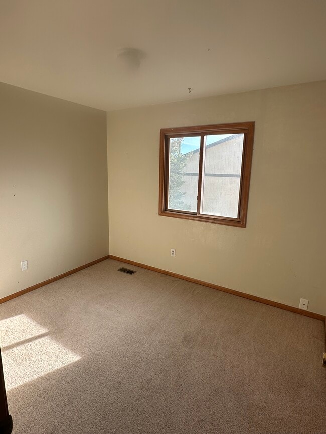 Segundo dormitorio - 712 Sir Galahad Dr