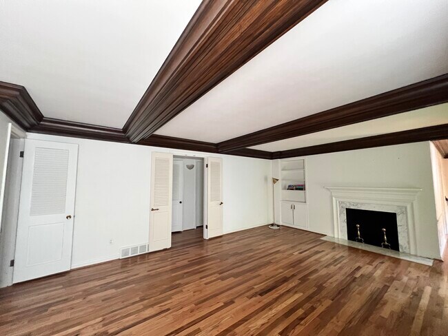 Photo - 680 Overland St Unidad 1