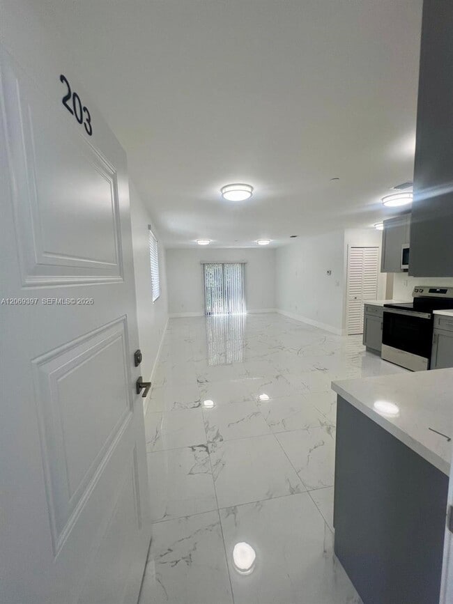 Photo - 1860 NW 19th St Unidad 203