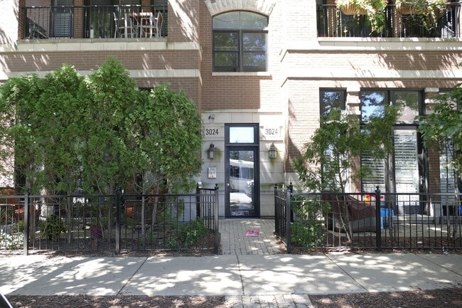 Building Photo - 3024 N Sheffield Ave Unit 3S