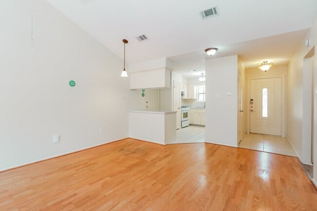 Photo - 84 Fallshire Dr