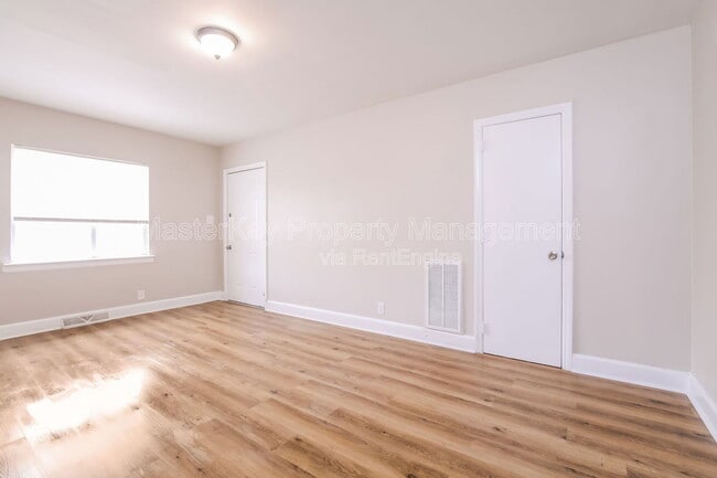 Photo - 208 E Geer St