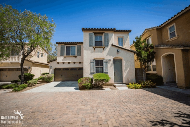 Beautiful 3Bdm 2.5Ba Two-Story Home with a... - Beautiful 3Bdm 2.5Ba Two-Story Home with a...