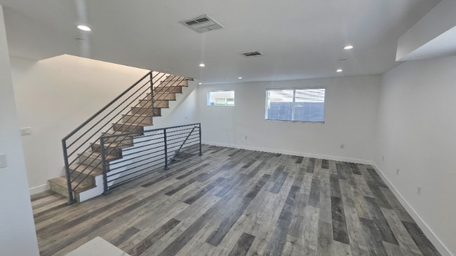 Photo - 12646 Oxnard St